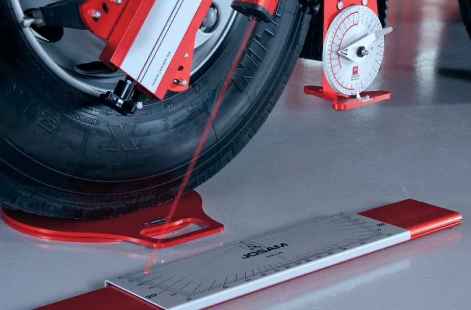 Регулировка углов установки управляемых колес