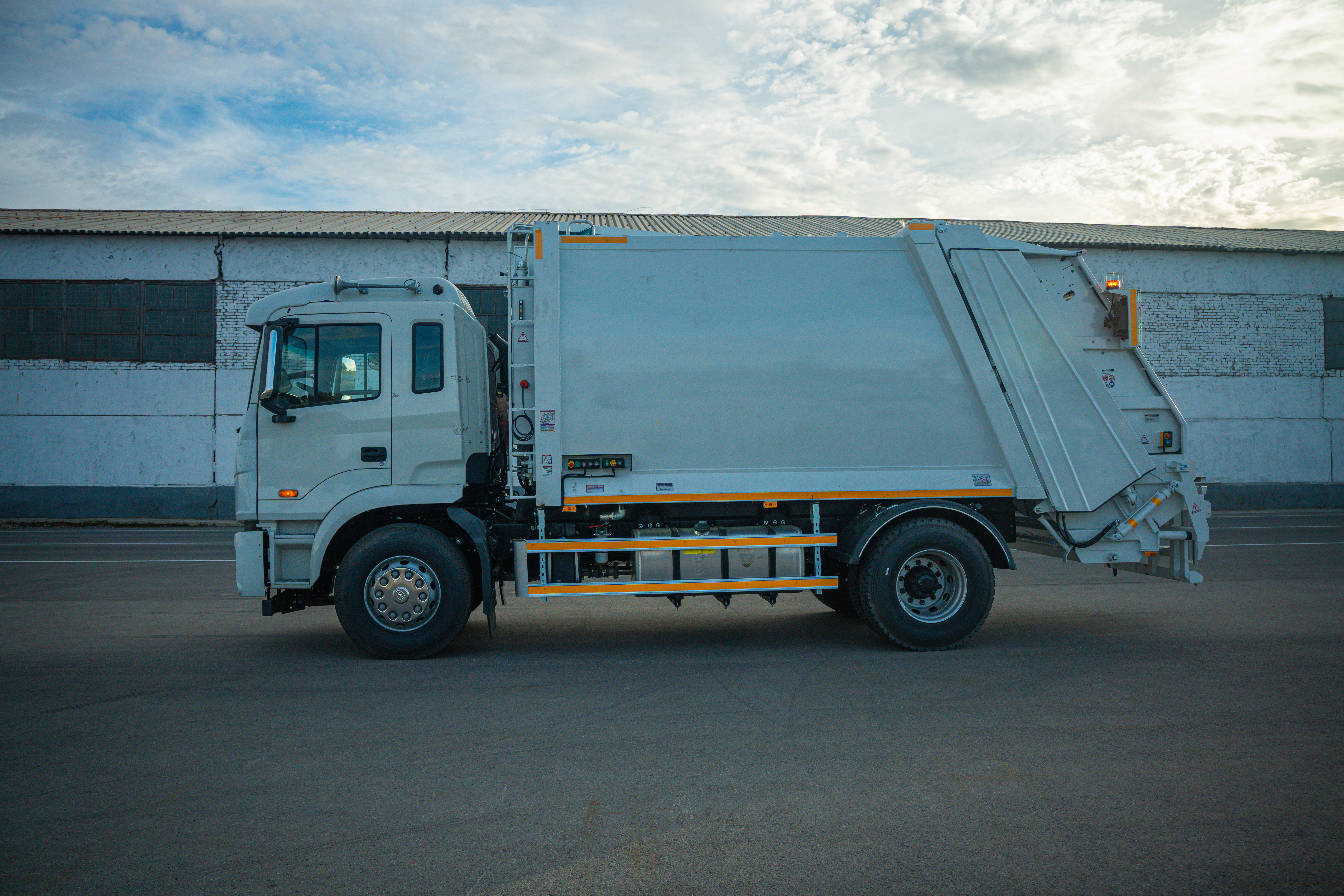 N200 Мусоровоз